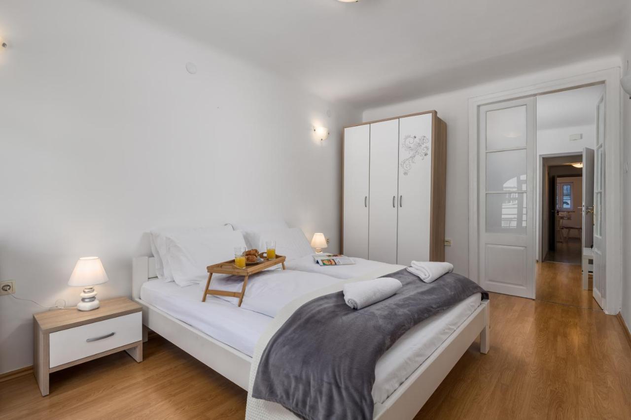 Main View Apartment Rijeka Bagian luar foto